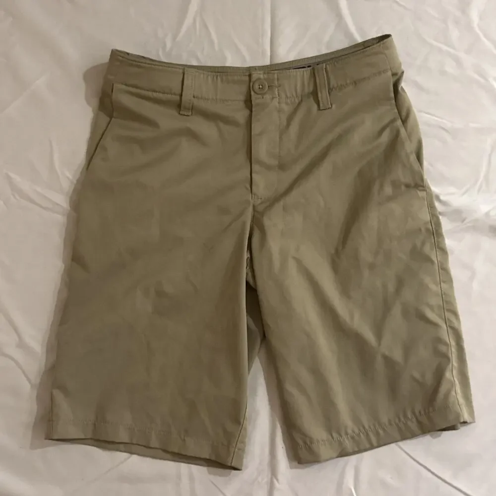 Under Armour Boys Performance Shorts Youth Size 16 Khaki Loose Stretch Casual